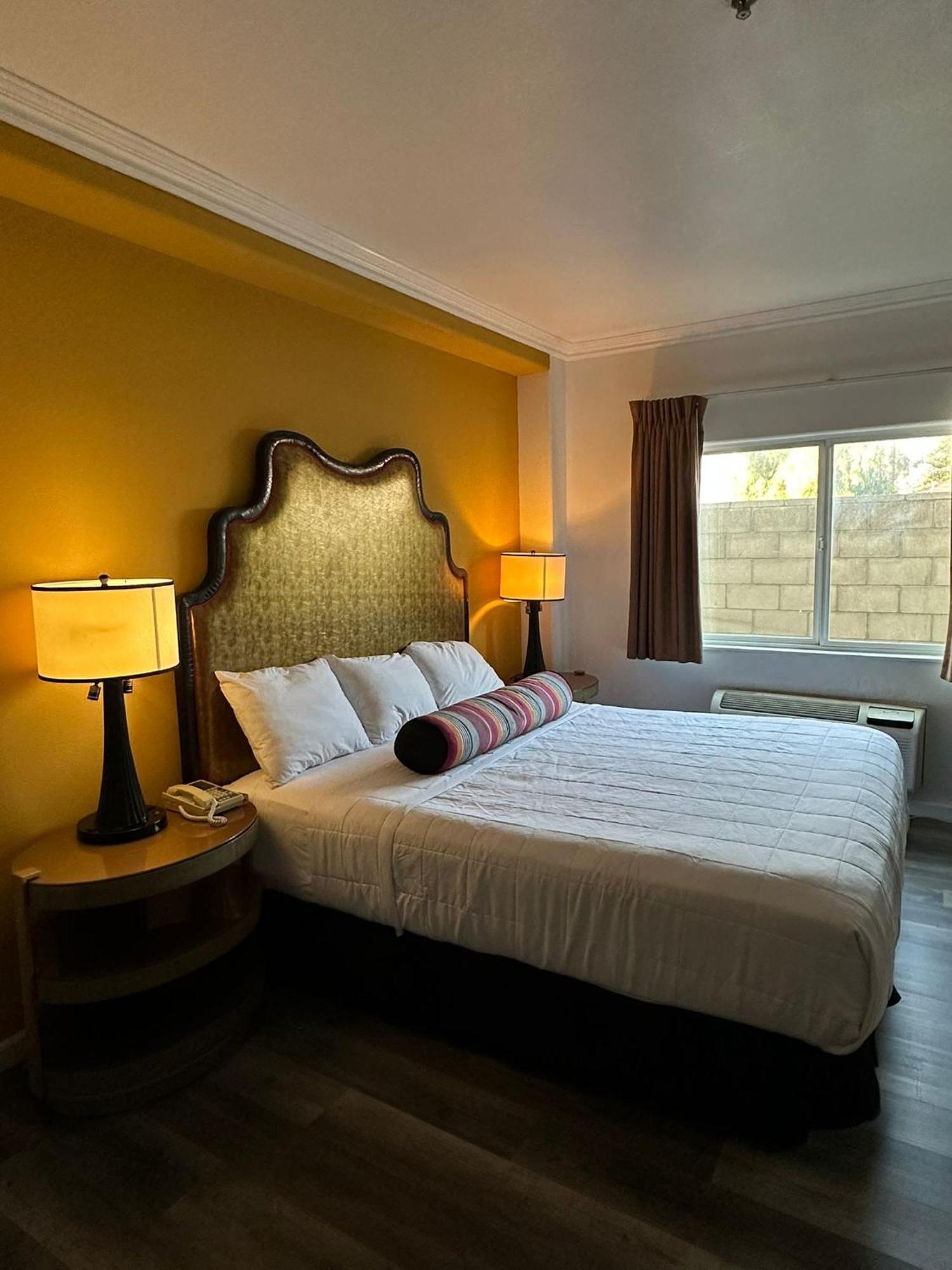 Howard Johnson By Wyndham בייקרספילד מראה חיצוני תמונה